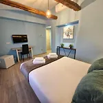Feeling Home - Suites&Rooms